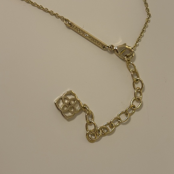 Kendra Scott Ari Heart Necklace in Dichroic Glass - Picture 6 of 8